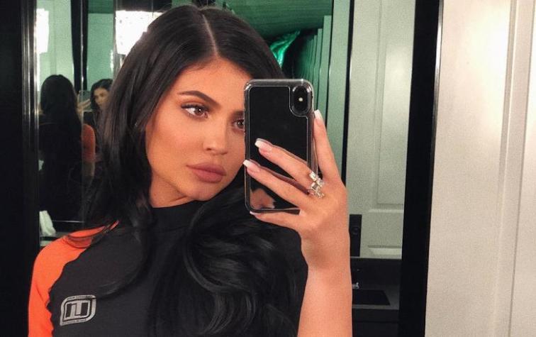 Kylie Jenner aparece como una diosa dorada en el nuevo video de Travis Scott