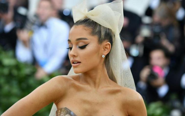 Maquilladora de Ariana Grande revela el truco tras su perfecto delineado