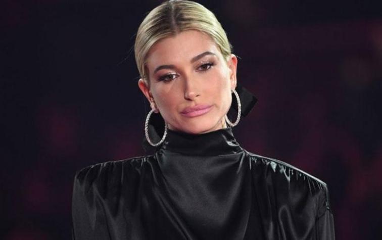 Hailey Baldwin trae de regreso el pantalón nevado