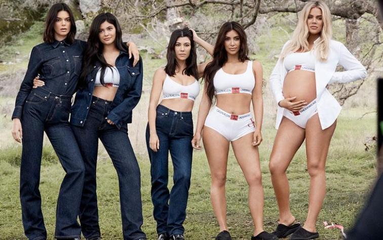 El error de Photoshop que pasó desapercibido en foto de las Kardashian para Calvin Klein