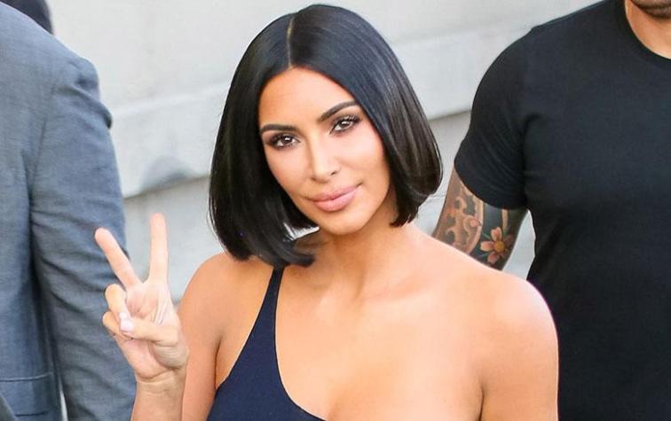 El cuello de Kim Kardashian se transformó en un collar de piel