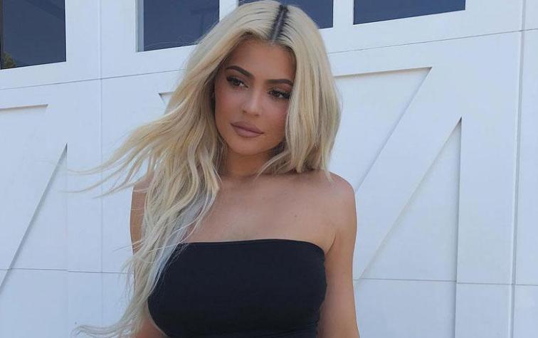 ¡La cintura de Kylie Jenner en redes sociales es real!
