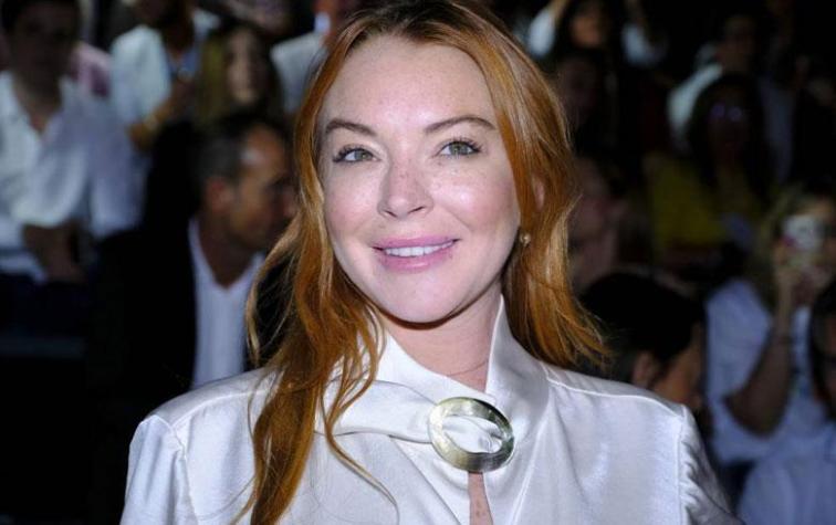 Lindsay Lohan trae de vuelta la transparencia floral