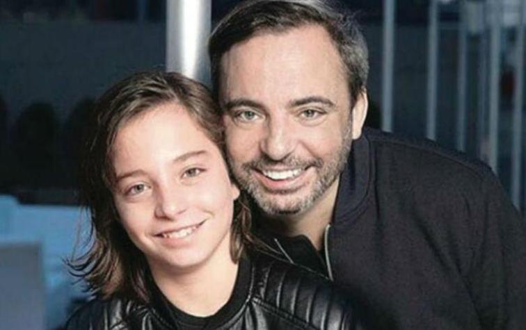 Acusan de explotación infantil al padre del niño actor que interpreta a Luis Miguel