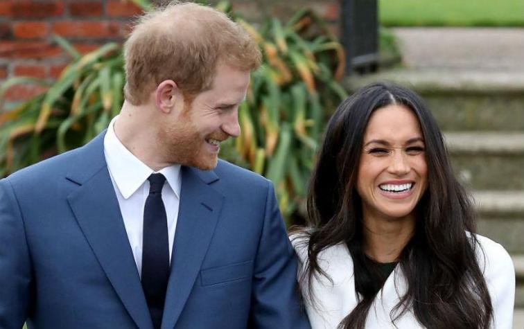 ¿No será mucho? Captan al príncipe Harry con un hoyo en su zapato