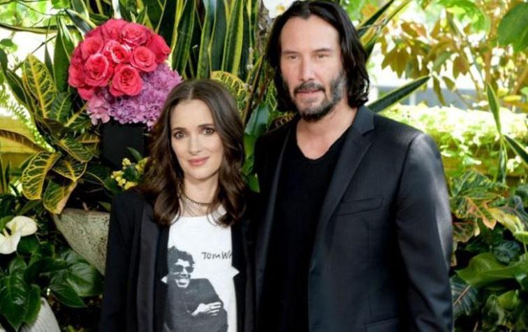 Winona Ryder cree que está casada con Keanu Reeves hace 25 años