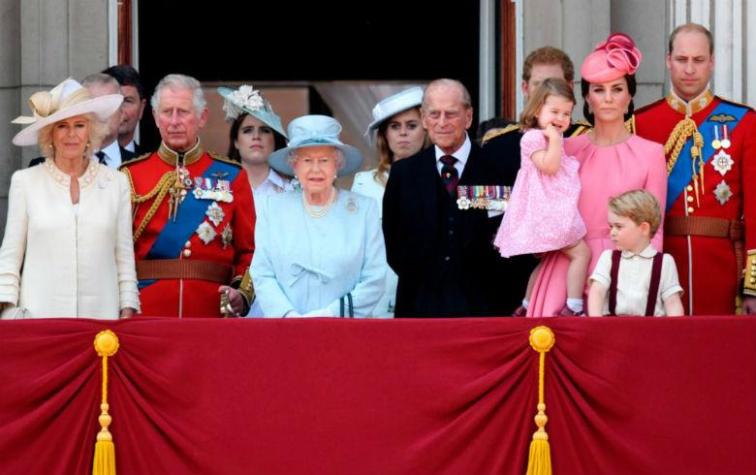 Libro sobre la familia real británica revela la rutina alcohólica de la Reina Madre
