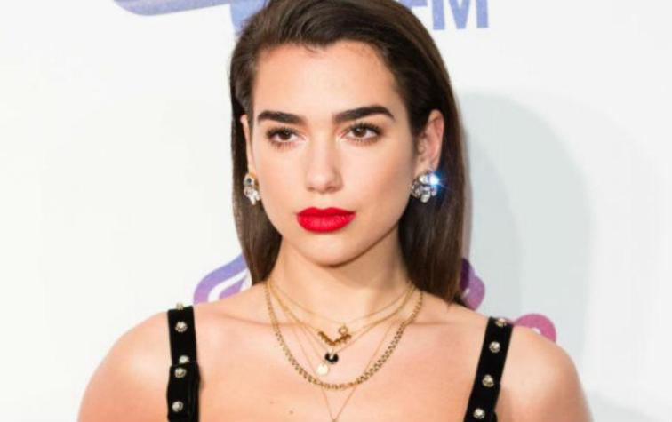 El llanto de Dua Lipa al ver represión hacia sus fans en pleno concierto