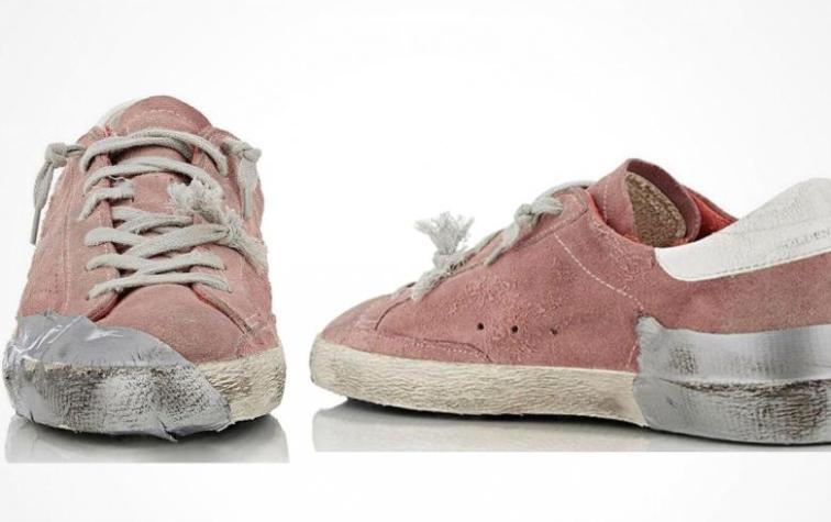 Critican a tienda de lujo por vender zapatillas pegadas con cinta adhesiva