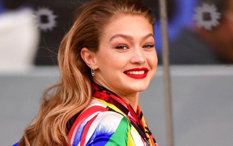 ¿Por qué Gigi Hadid apareció en la NYFW con un espumante en la cartera?