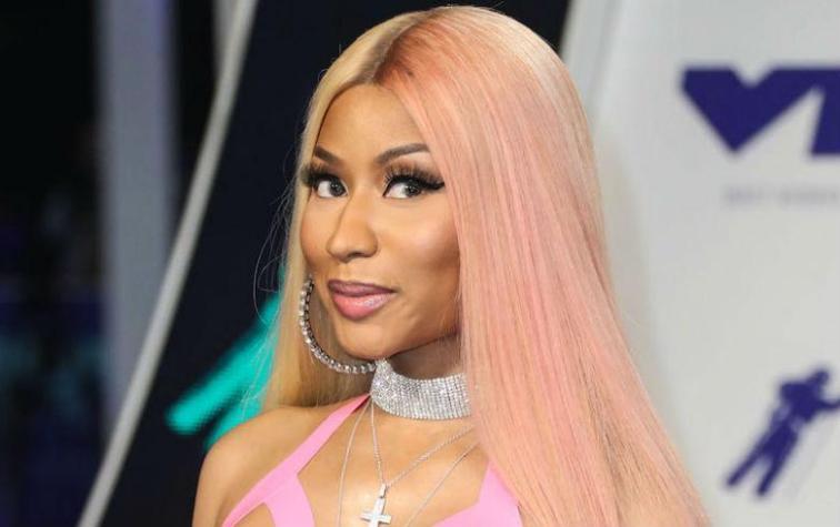 Captan accidental topless de Nicki Minaj en pleno concierto