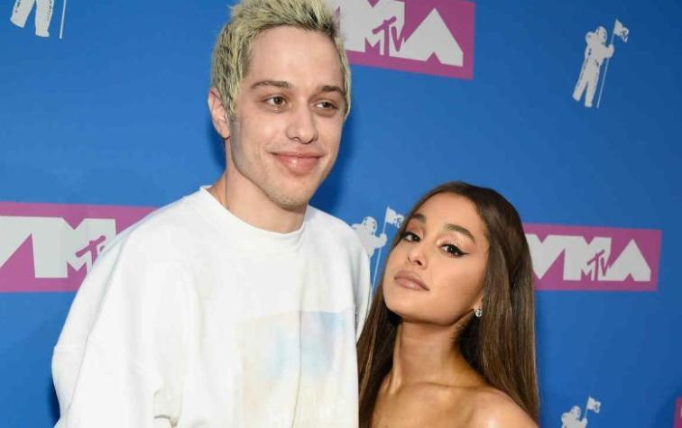 Pete Davidson bromeó sobre su ruptura con Ariana Grande