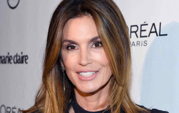 Cindy Crawford se muestra a sus 52 años sin una gota de maquillaje