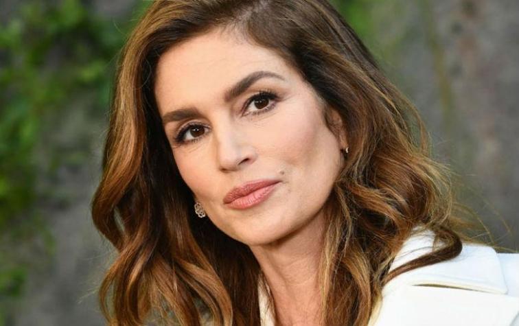 Cindy Crawford deslumbra con foto sin maquillaje a sus 52 años