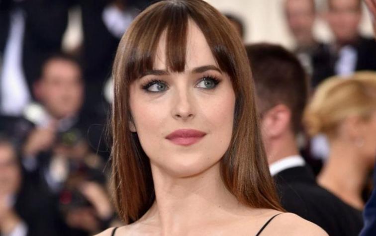 Dakota Johnson dió su número de teléfono en público