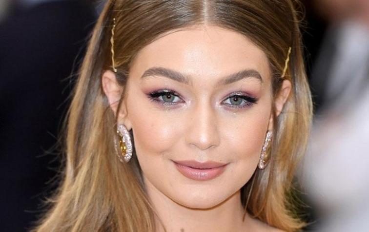 Gigi Hadid lleva el total denim a la moda del momento