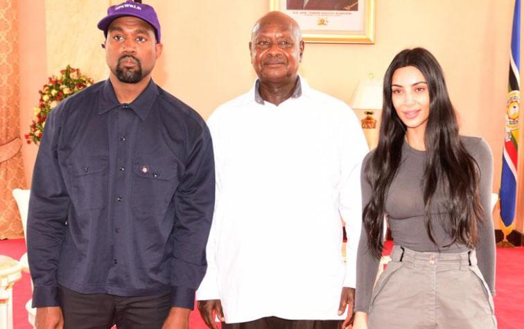 Kanye West le regala zapatos deportivos a presidente de Uganda