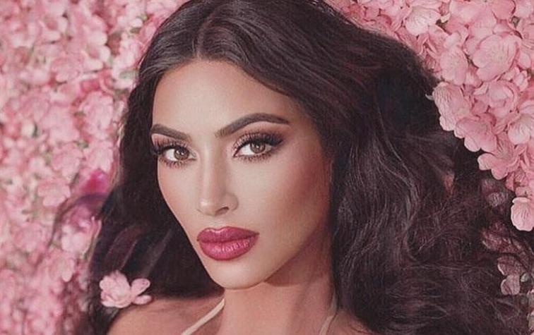 Kim Kardashian causa revuelo con micro bikini vintage de Chanel