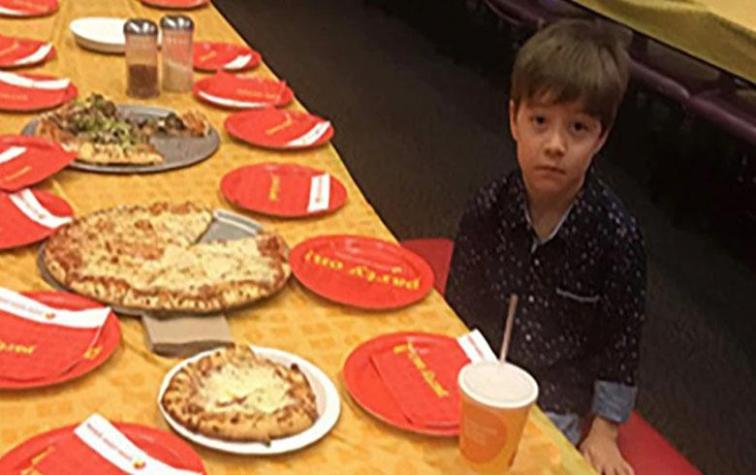 Niño invitó a 32 amigos a su cumpleaños y no llegó ninguno