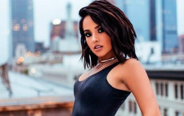 Becky G sorprende con sensual y original disfraz para Halloween