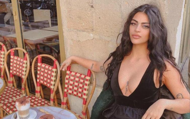 Modelo denuncia que se le prohibió entrar a museo del Louvre por su vestimenta