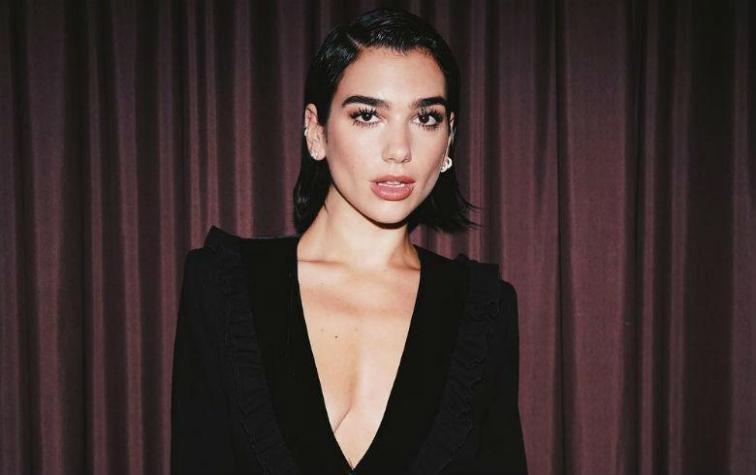 Dua lipa lleva las famosas “zapatillas feas” a otro nivel