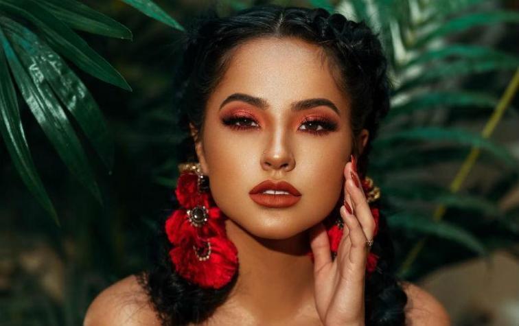 Becky G lanzará su propia línea de maquillaje