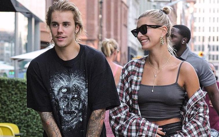 Justin Bieber y Hailey Baldwin sorprendidos chancheando en restaurant 