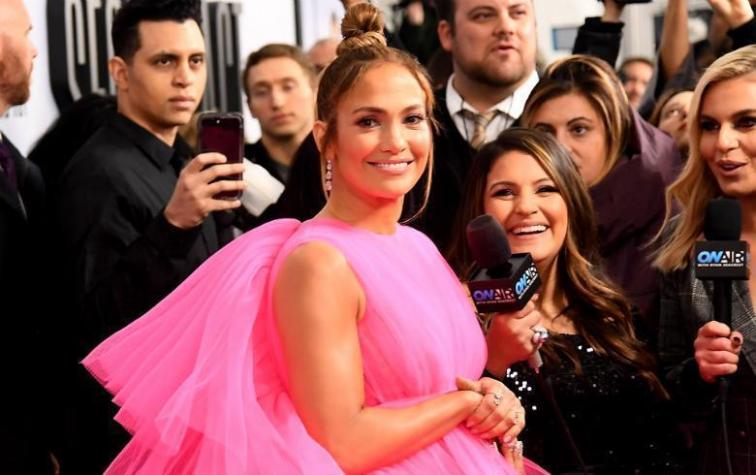 Jennifer López llegó como toda una quinceañera a la premiere de su película