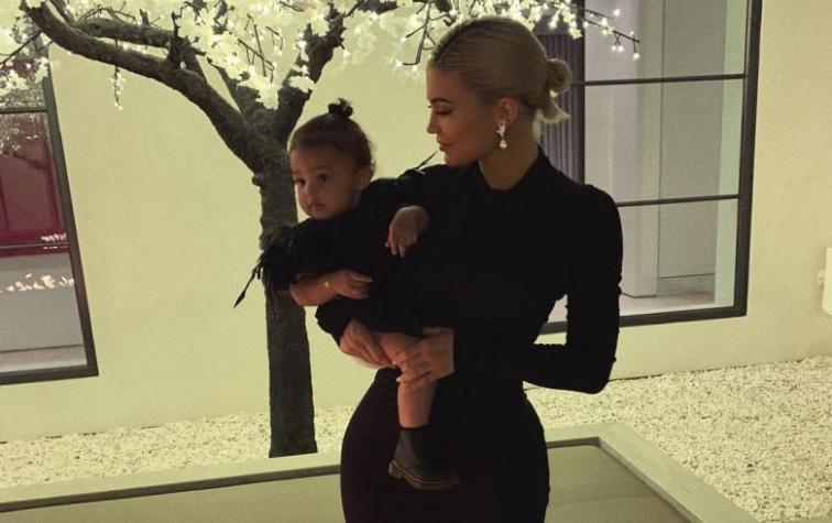 Kylie Jenner le regalará a Stormi dos autos de lujo para navidad