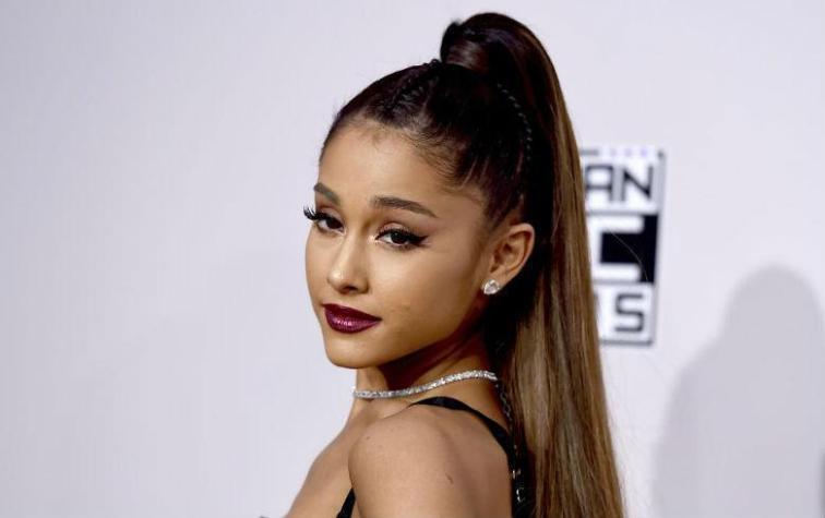 Ariana Grande sorprende con su exótico árbol de navidad