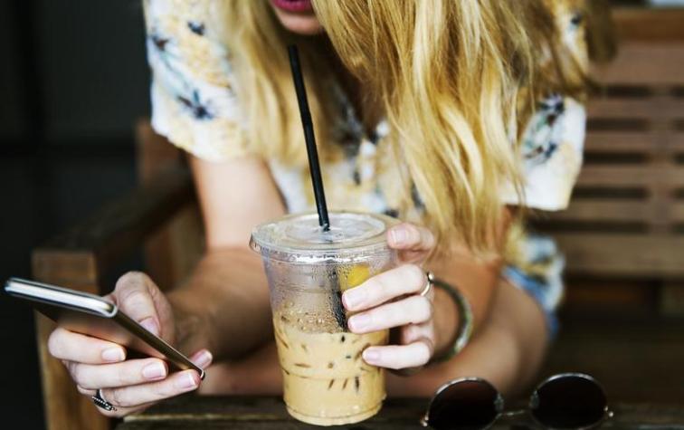 ¿Vivirías un año sin celular si te pagaran 100.000 dólares?