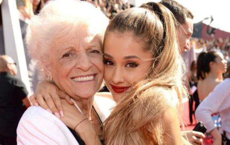 Ariana Grande se tatuó junto a su abuela de 93 años