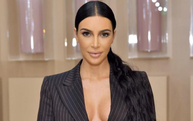 Kim Kardashian muestra su lujoso closet de carteras y zapatos
