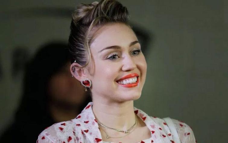 El curioso efecto visual de los jeans de Miley Cyrus