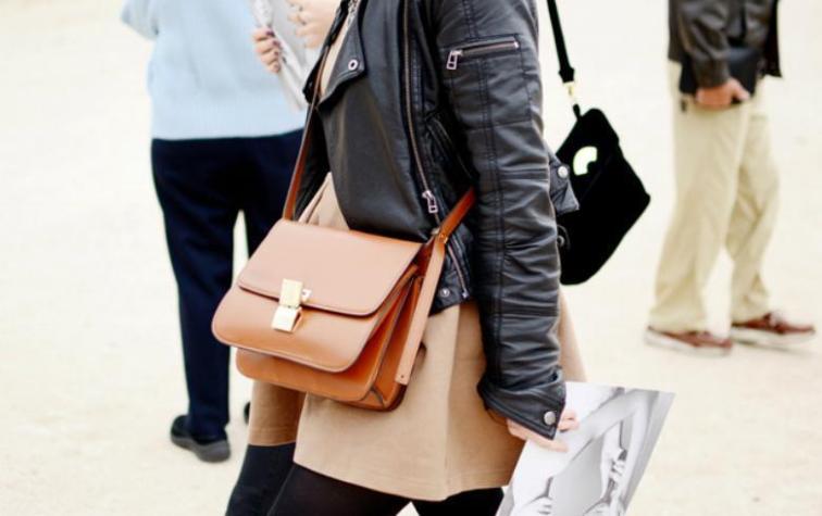 10 accesorios que no pueden faltar en la cartera de una mujer