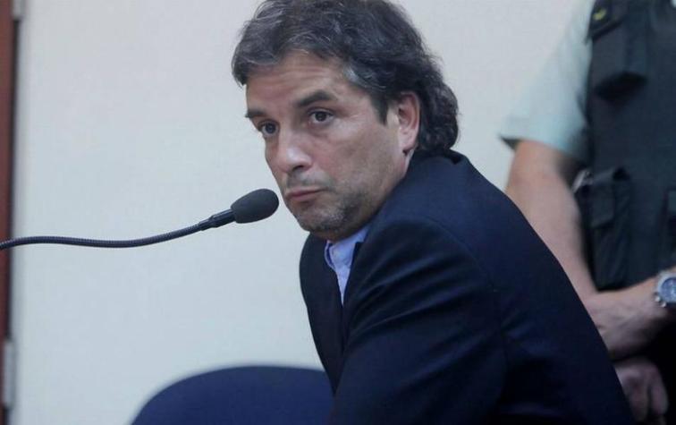 Pablo Mackenna denuncia que acosadora le escribe 200 veces al día