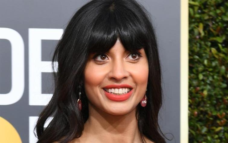 Actriz usó pantalones debajo de su elegante vestido en los Globos de Oro