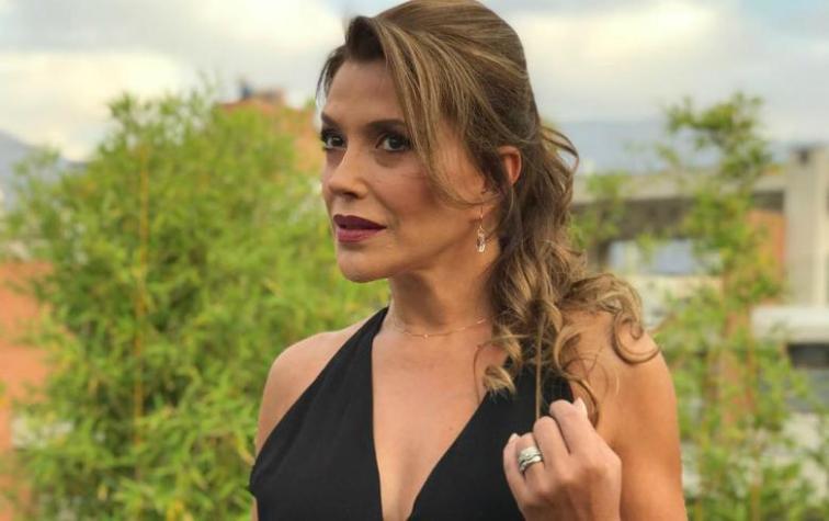 Tenida “juvenil”  de Carolina Arregui la llenó de críticas