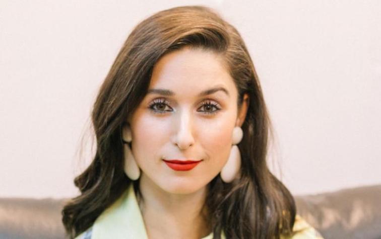 Francisca Valenzuela se luce con vistoso look "print on print" 