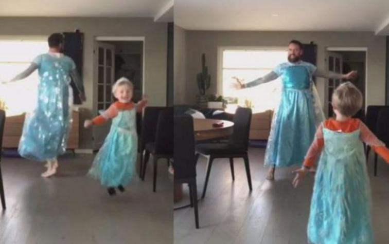 Padre complace a su hijo fanático de "Frozen" y se vuelve viral