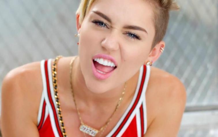 Miley Cyrus defiende a muerte el nuevo reality show de Lindsay Lohan