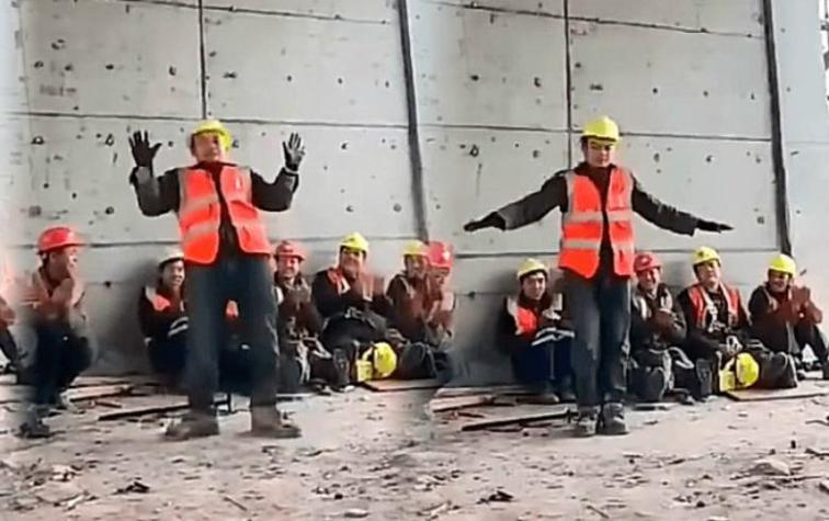 Obrero sorprende a todos bailando igualito a Michael Jackson