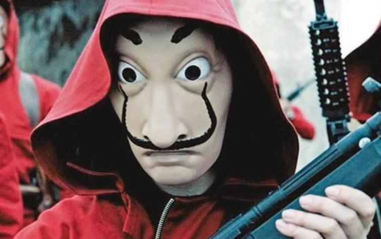 Ladrones devuelven televisor porque no logran meterlo al auto