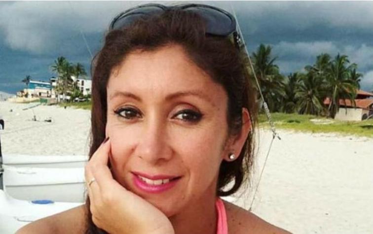 Angélica Sepúlveda sorprende con osado topless en mitad de un lago