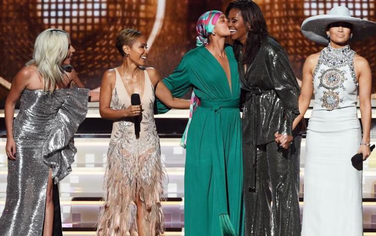 La sorpresiva aparición de Michelle Obama en los Grammy Awards