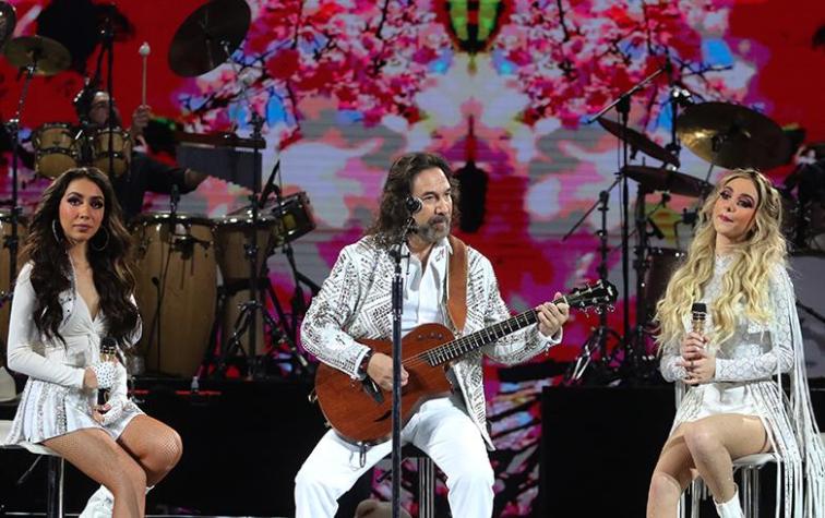 Marco Antonio Solís cantó con sus hijas en el Festival