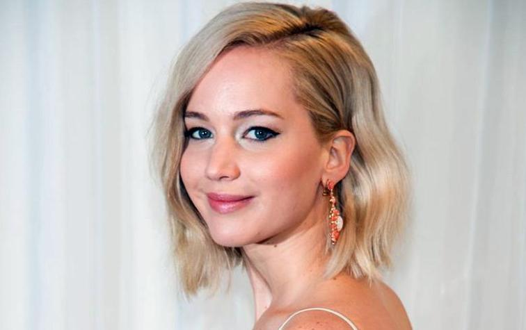 Paparazzis dan con el anillo de compromiso de Jennifer Lawrence