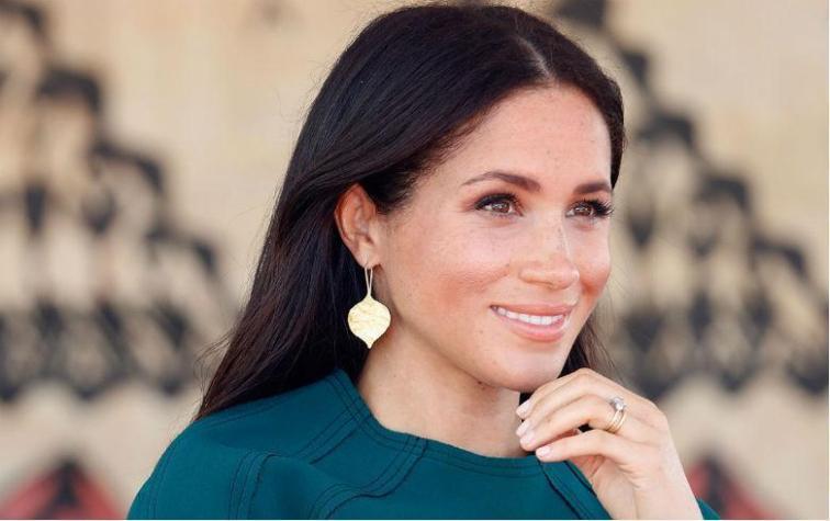 ¿Por qué Meghan Markle siempre lleva guantes pero nunca se los pone?