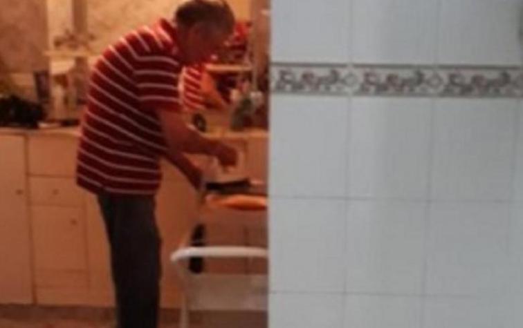 La bella historia detrás de la foto de un abuelo planchando que emocionó a todos